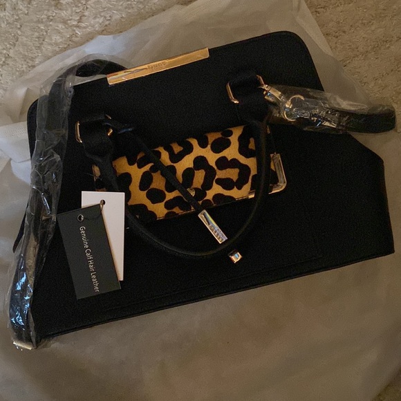 Crossbody Handbag - Picture 3 of 12